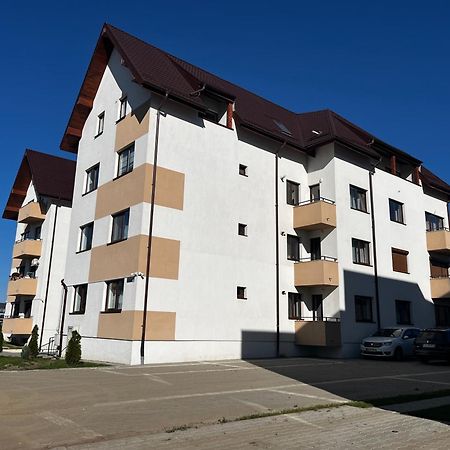 Mirandis Apartments - Comfort & Private Parking Near Coresi Mall Brasov Exterior photo