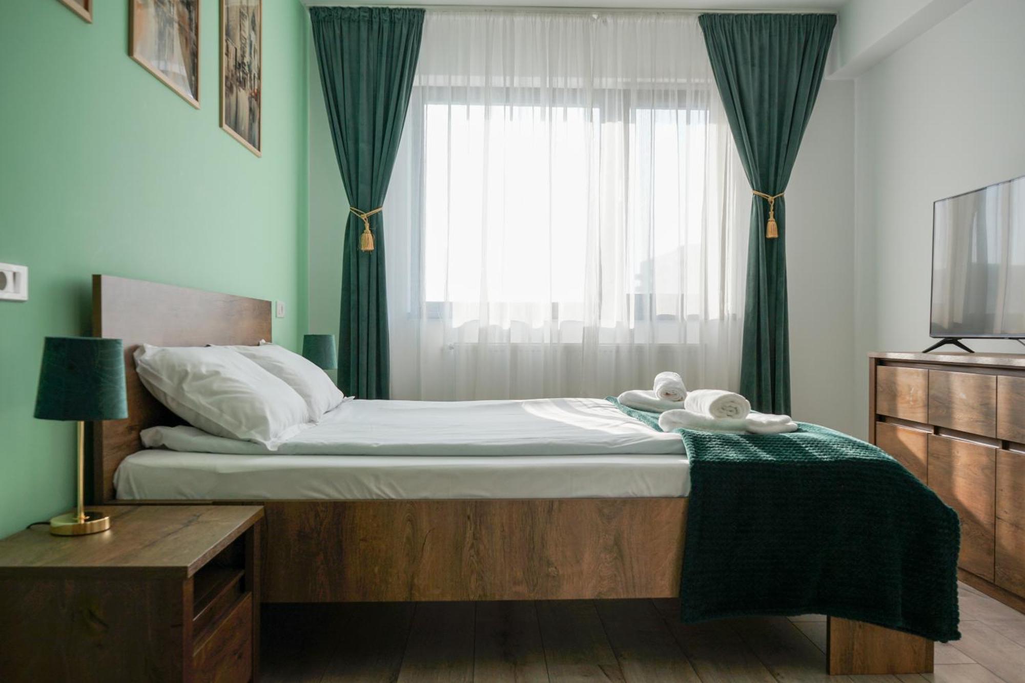 Mirandis Apartments - Comfort & Private Parking Near Coresi Mall Brasov Exterior photo