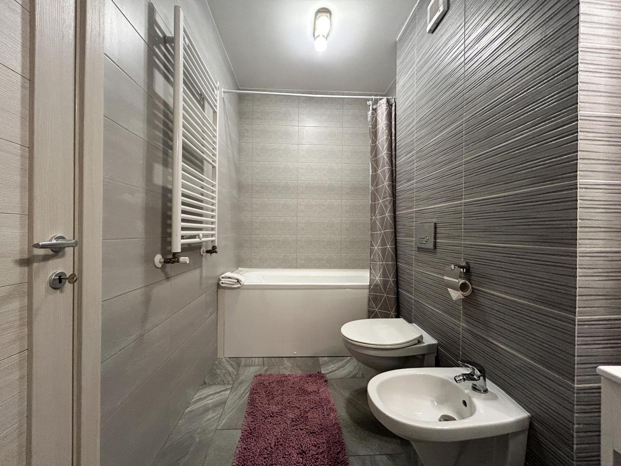 Mirandis Apartments - Comfort & Private Parking Near Coresi Mall Brasov Exterior photo