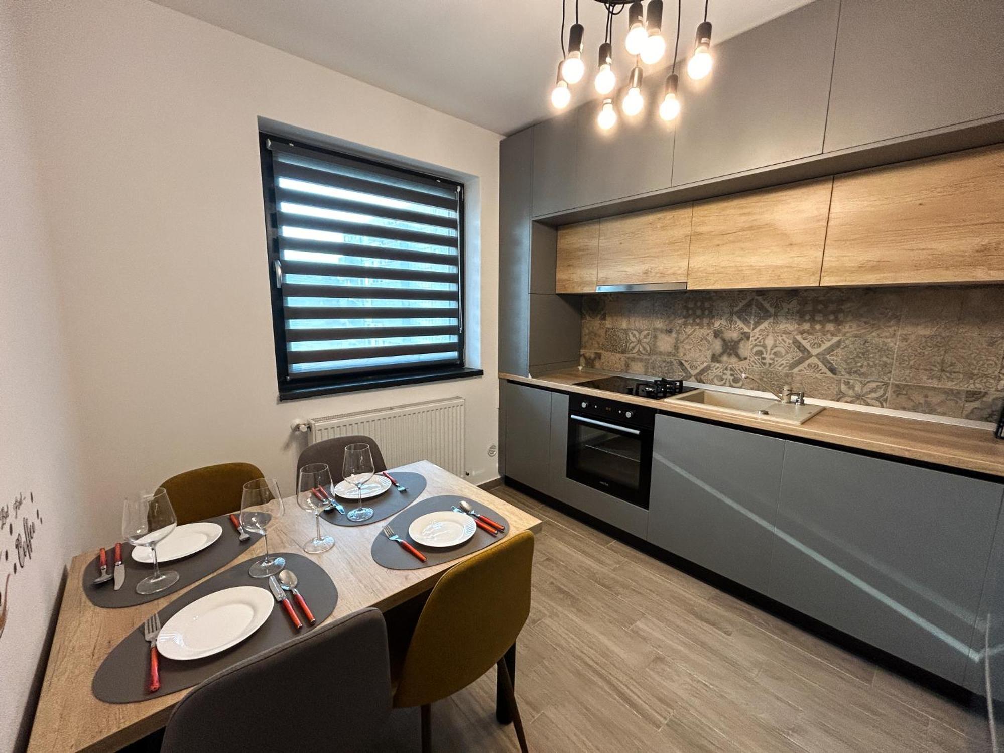 Mirandis Apartments - Comfort & Private Parking Near Coresi Mall Brasov Exterior photo