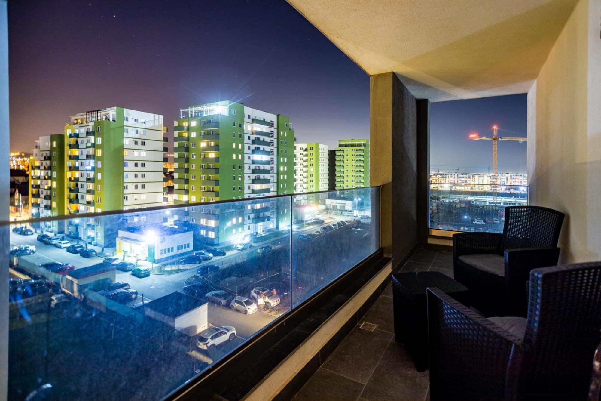 Mirandis Apartments - Comfort & Private Parking Near Coresi Mall Brasov Exterior photo