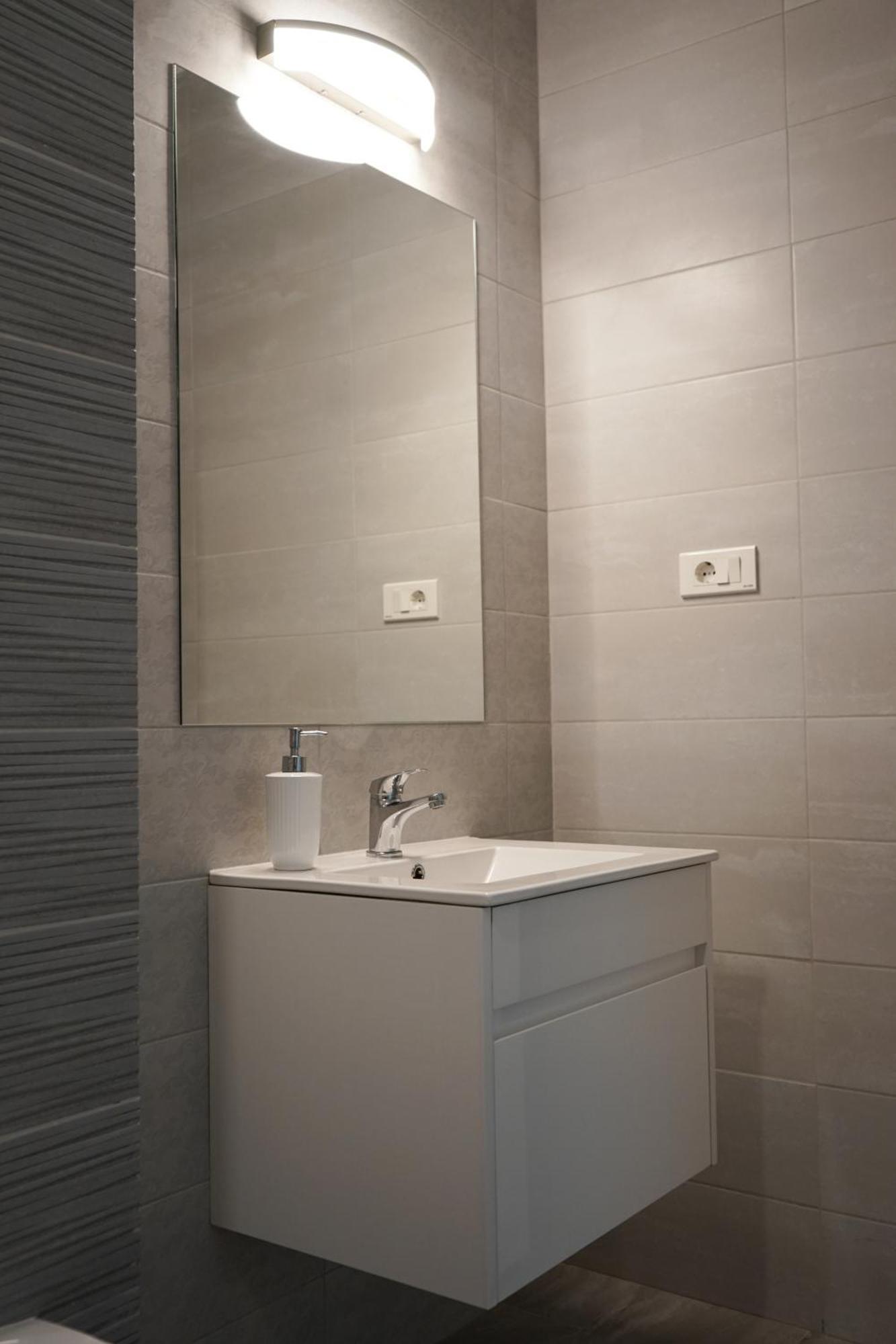 Mirandis Apartments - Comfort & Private Parking Near Coresi Mall Brasov Exterior photo