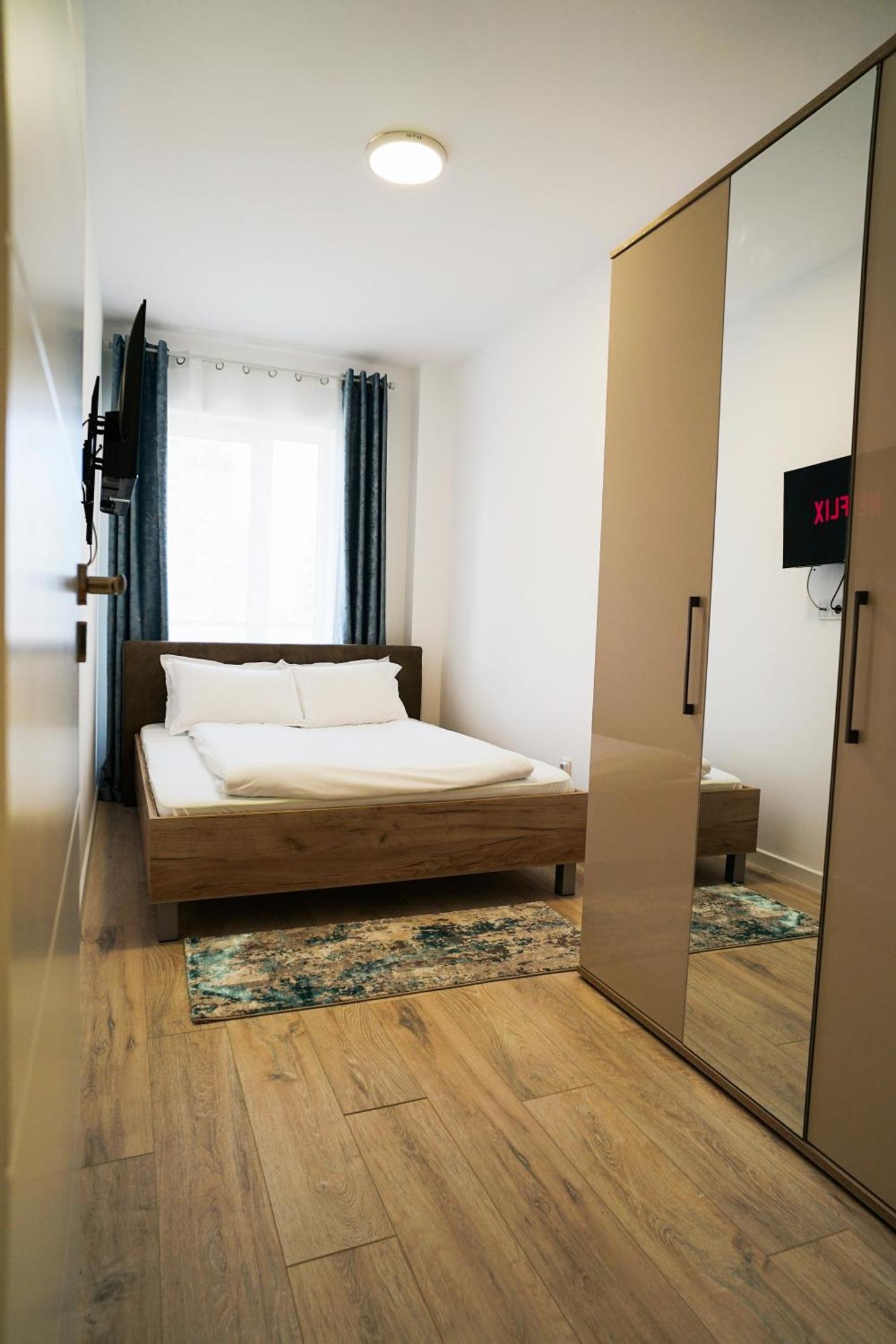 Mirandis Apartments - Comfort & Private Parking Near Coresi Mall Brasov Exterior photo