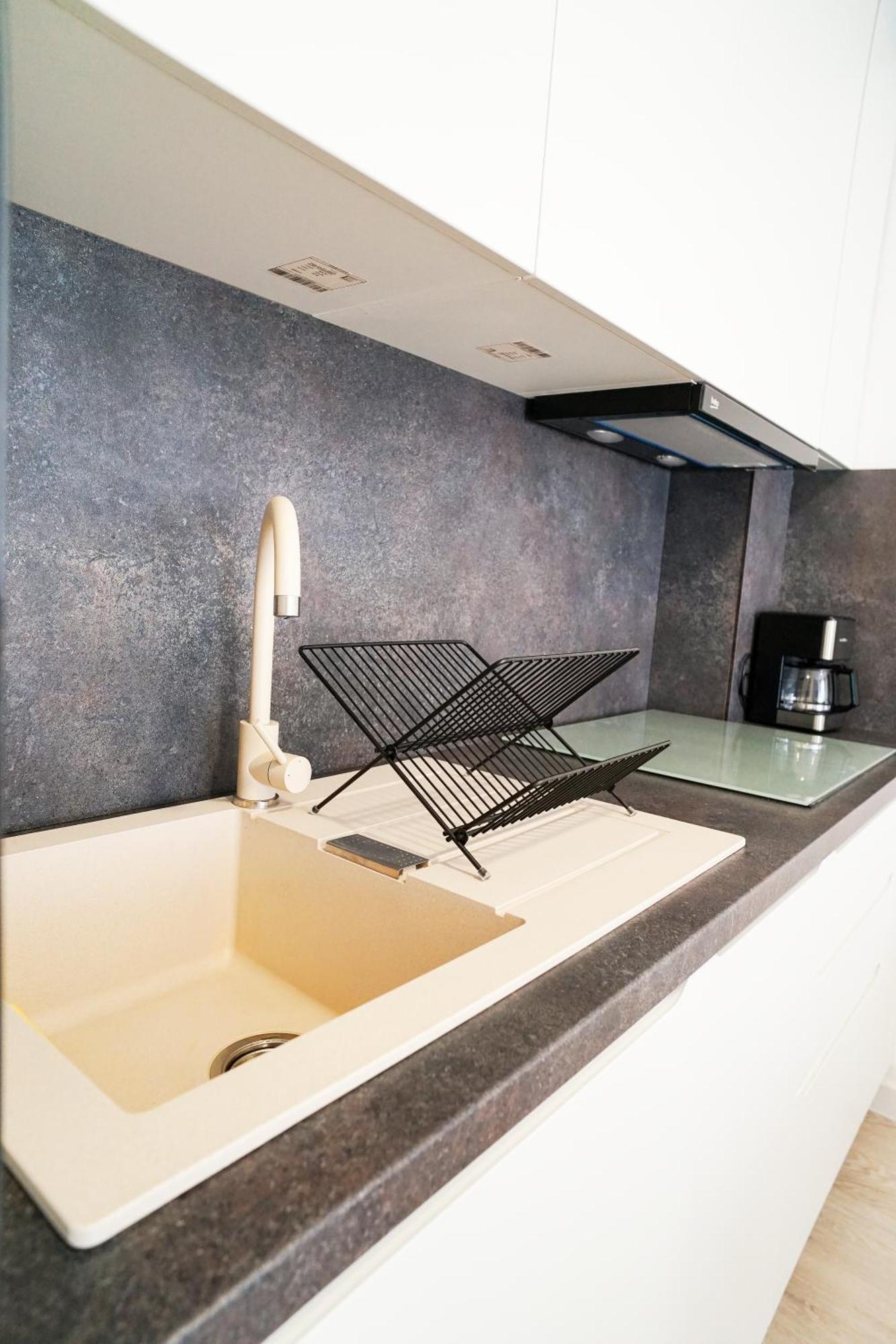 Mirandis Apartments - Comfort & Private Parking Near Coresi Mall Brasov Exterior photo